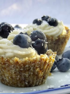 Raw mini tarts with almond whipping cream and blueberries