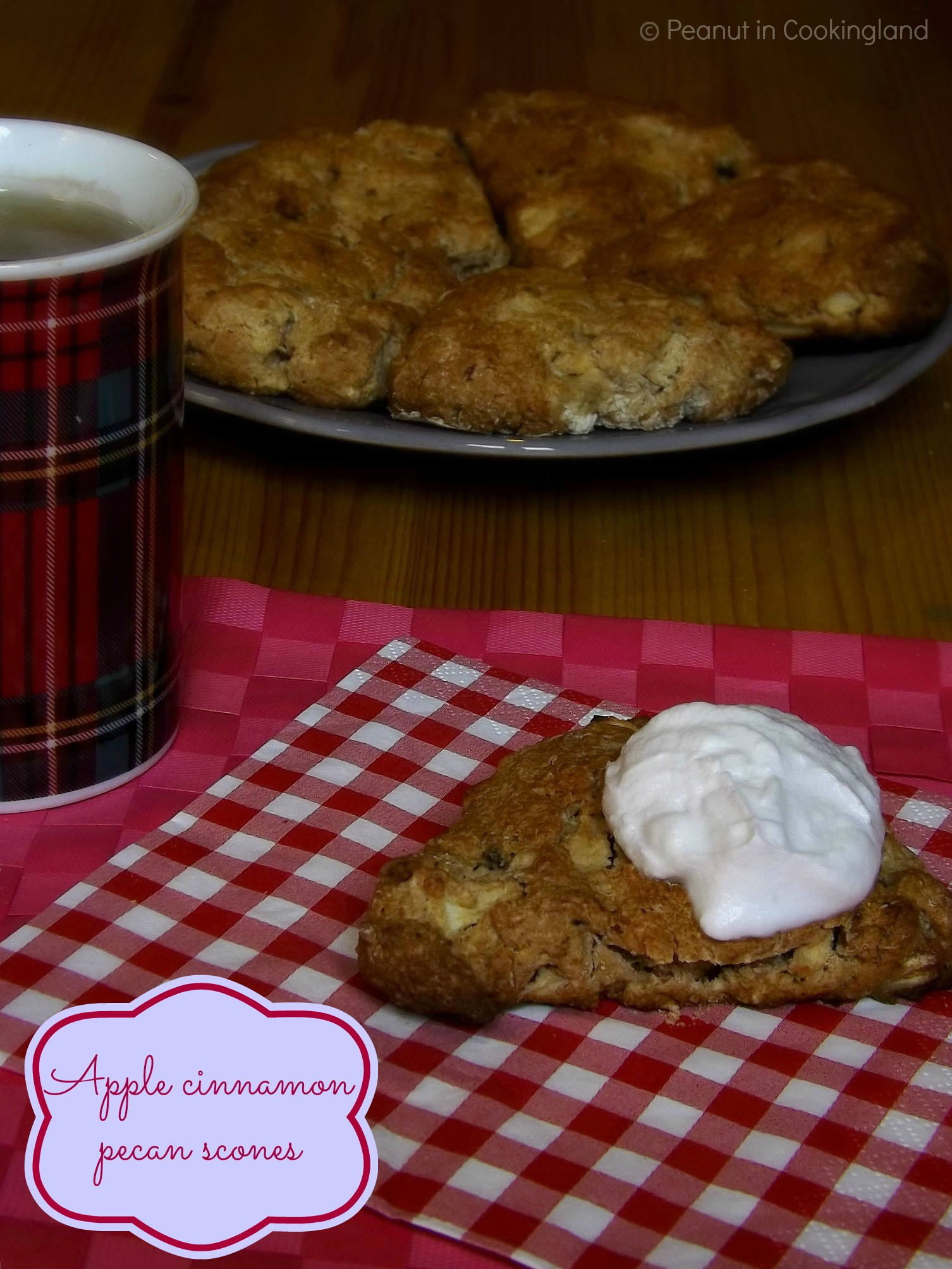 Scones vegani con mela, cannella e noci pecan