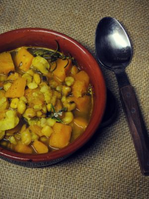 Zuppa di cicerchie, zucca e castagne al rosmarino