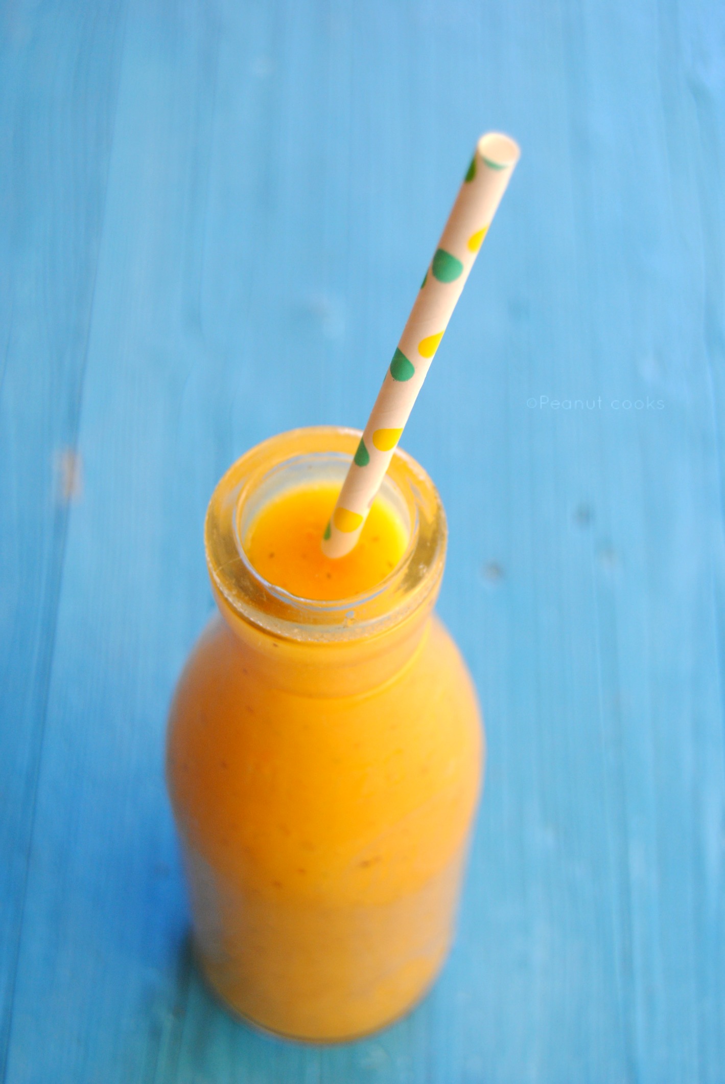 Mango, pineapple and mint smoothie
