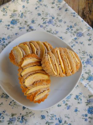 Apple. coconut and fava tonka oil free mini cakes