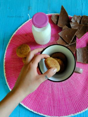Biscotti di avena e cioccolato al latte vegan, senza olio e zucchero e Quando meno te l’aspetti.